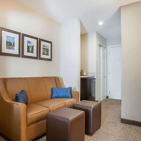 Comfort Suites West Warwick - Providence Экстерьер фото