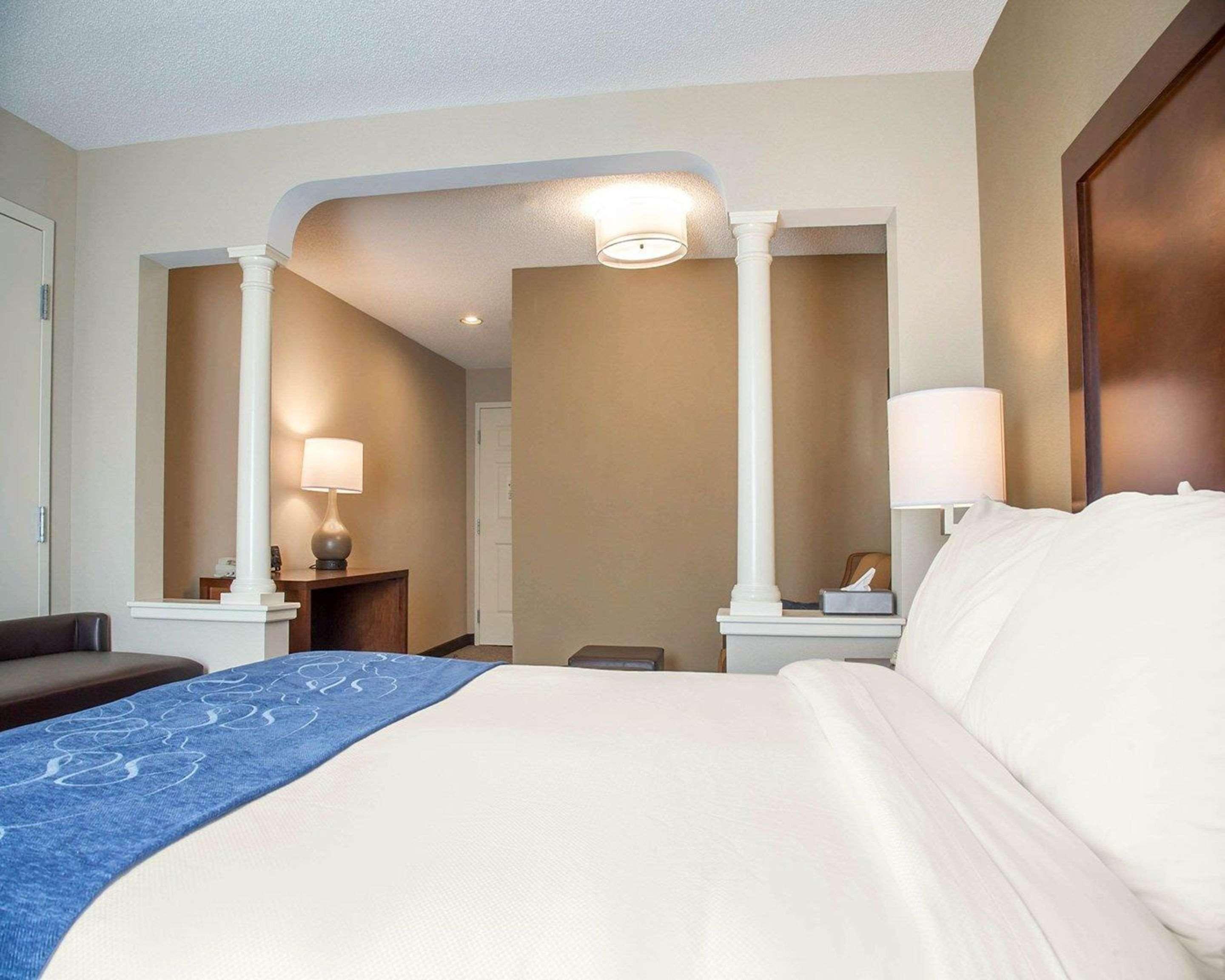 Comfort Suites West Warwick - Providence Экстерьер фото