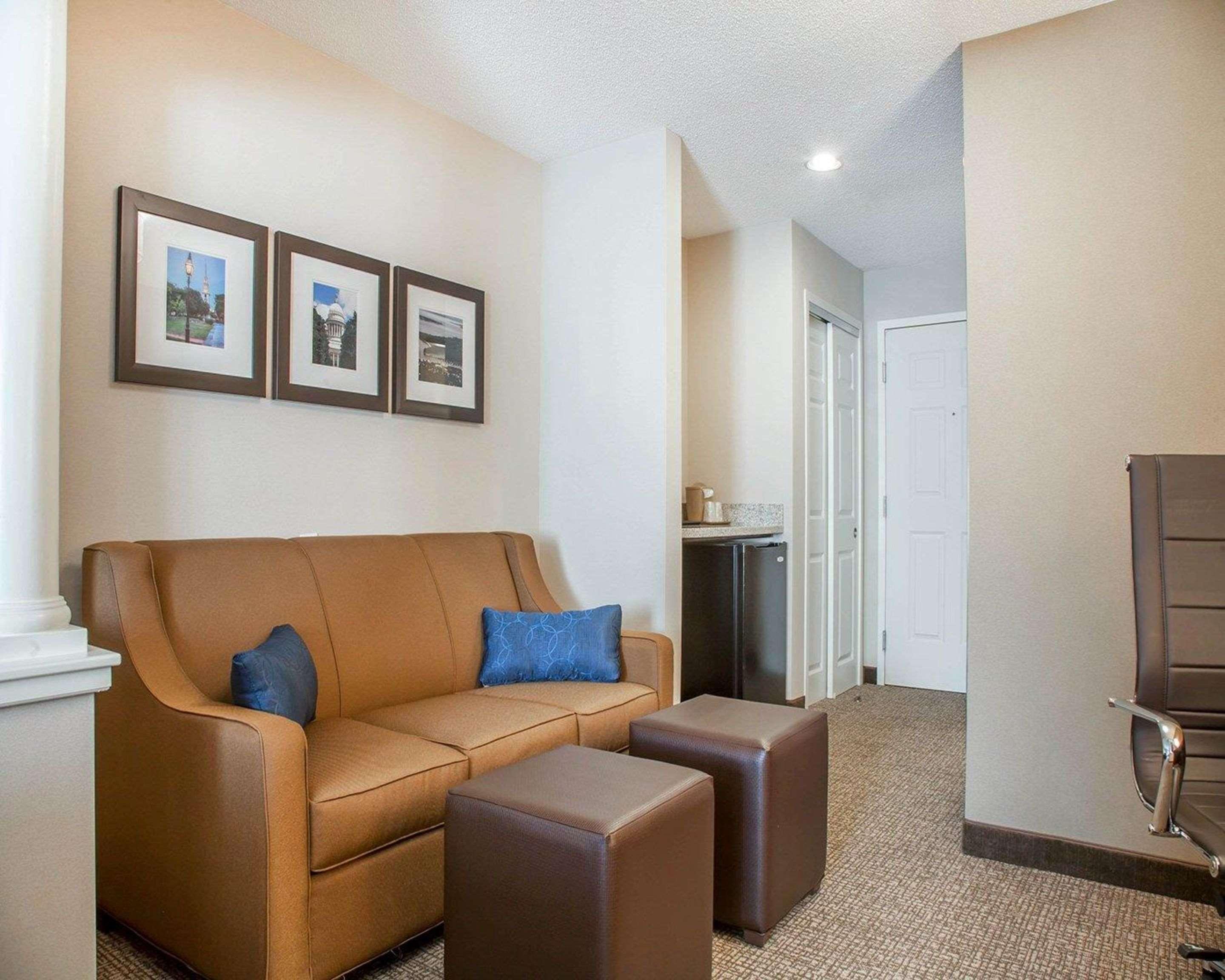 Comfort Suites West Warwick - Providence Экстерьер фото