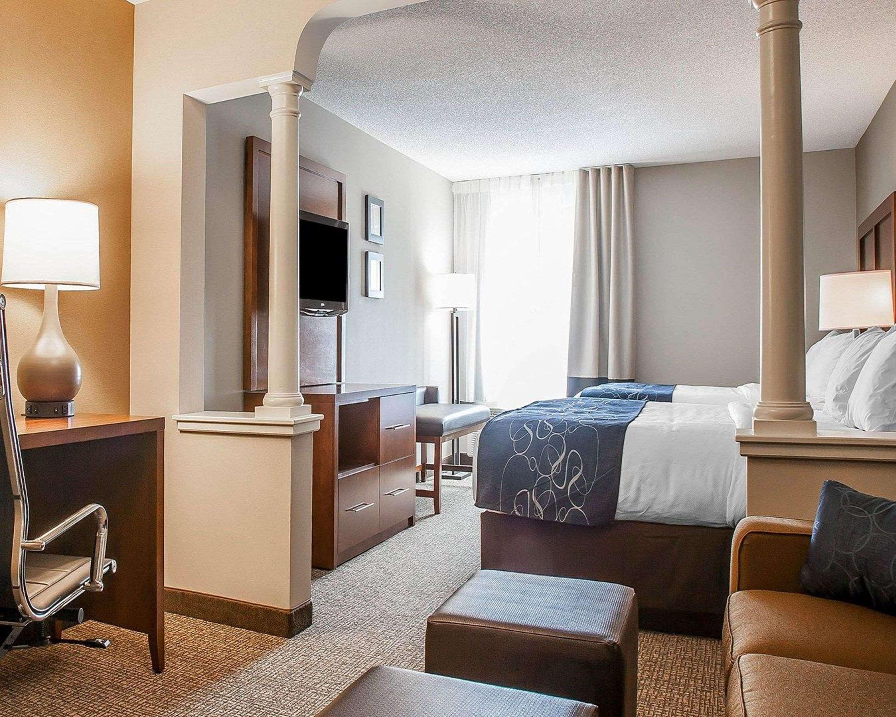 Comfort Suites West Warwick - Providence Экстерьер фото