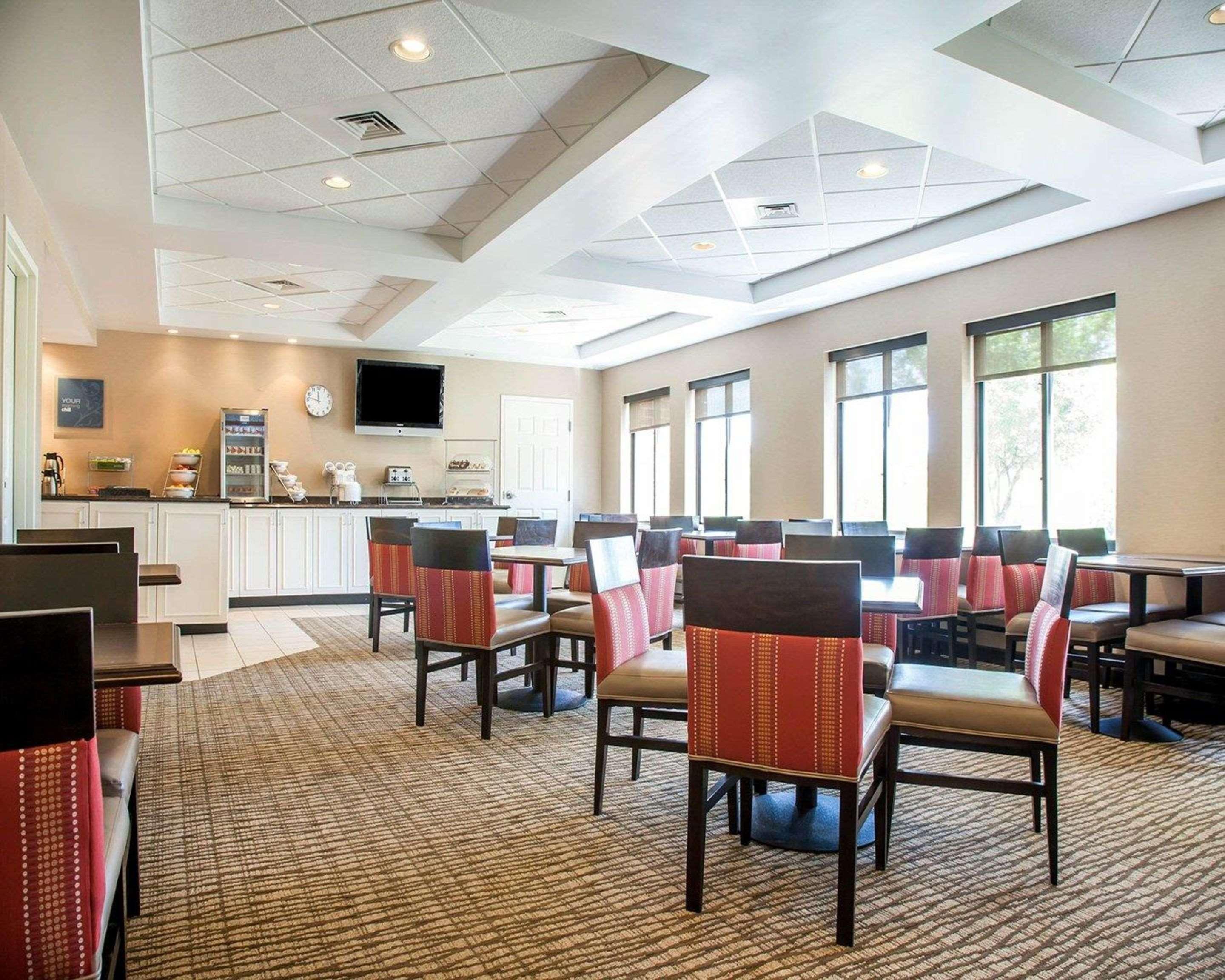 Comfort Suites West Warwick - Providence Экстерьер фото