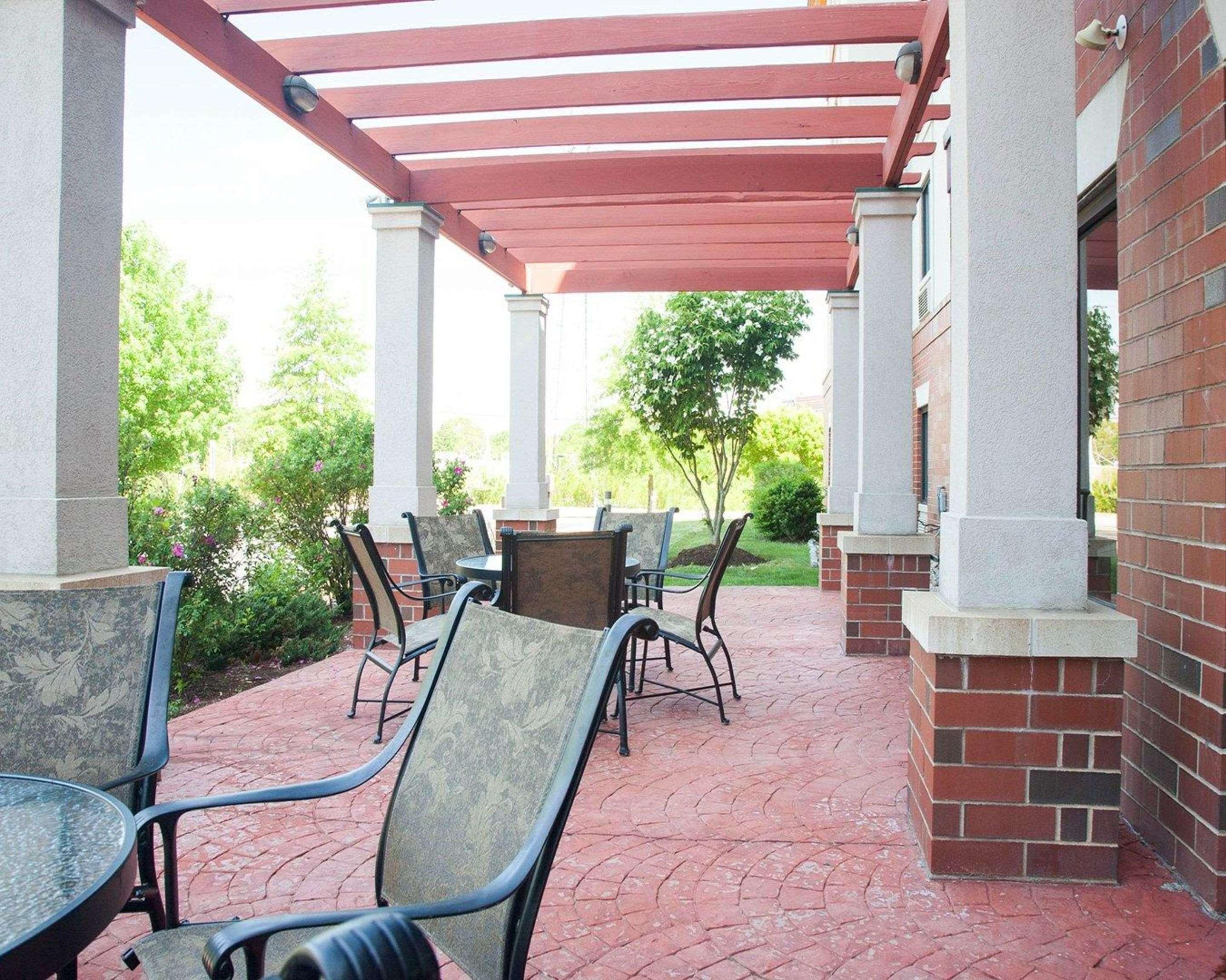 Comfort Suites West Warwick - Providence Экстерьер фото